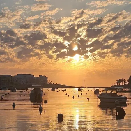 Marsascala 2nd-floor Seaview Elegant 3bedroom 2bathroom Free Breakfast & Tv Movies Appartement *