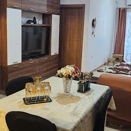 Stylish Sea View Apartment Feels Like Home, Just Steps From The Beach Appartamento *