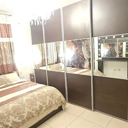 Stylish Sea View Apartment Feels Like Home, Just Steps From The Beach Appartamento *