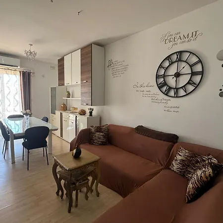 Marsascala 2nd-floor Seaview Elegant 3bedroom 2bathroom Free Breakfast & Tv Movies Marsaskala