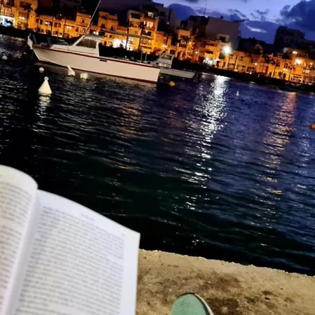 Marsascala 2nd-floor Seaview Elegant 3bedroom 2bathroom Free Breakfast & Tv Movies Lägenhet *