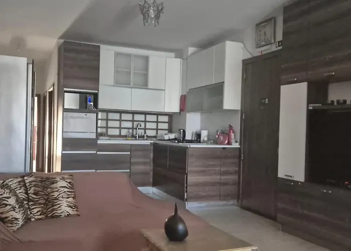 Seaview Elegant Apartment Feels Like Home