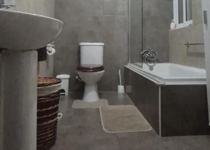 Seaview Elegant Apartment Feels Like Home