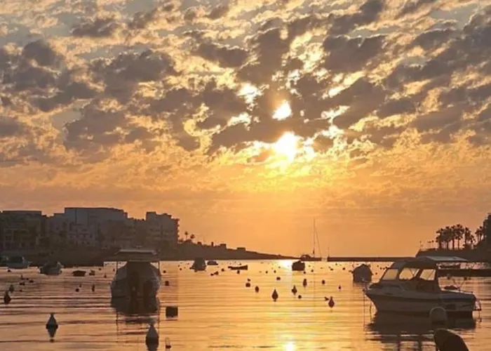 Seaview 2nd Floor Apartment *