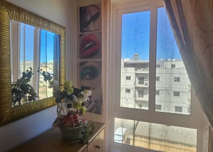 Seaview Elegant Apartment Feels Like Home *