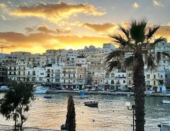 Seaview 2nd Floor Apartment *